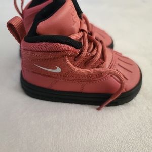 NIKE Woodside 2 High Boots, 4C